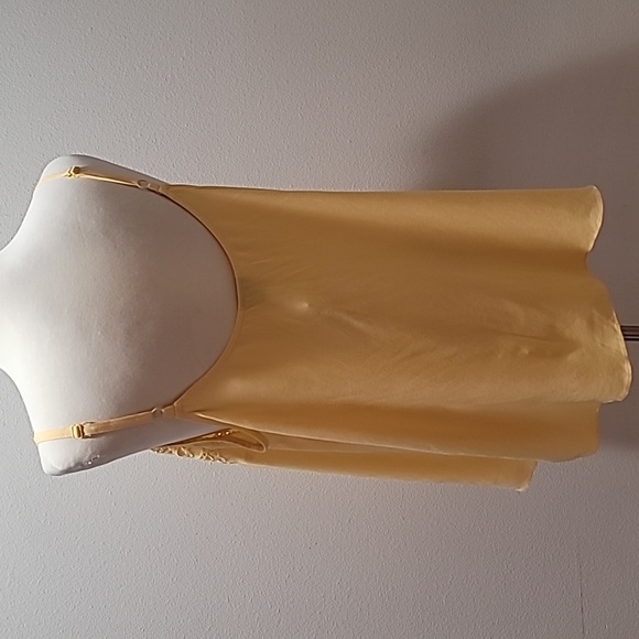 TORRID YELLOW TANK TOP EMBROIDERED EYELET CAMISOLE SLEEVELESS V NECK BLOUSE 1X - Picture 11 of 12